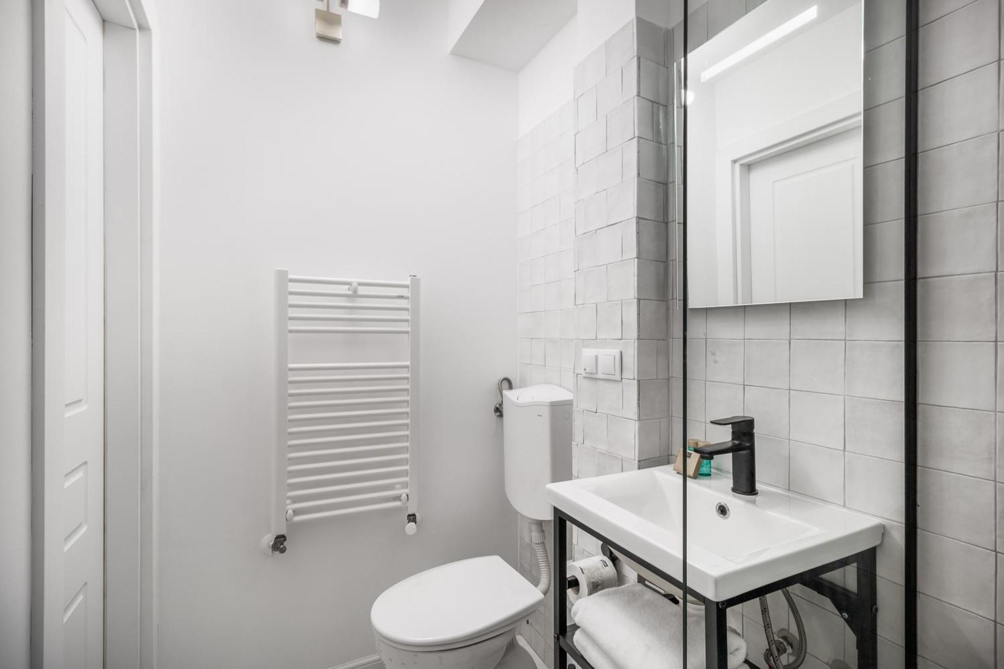 Apartment Chic Monochrome Flat Oradea